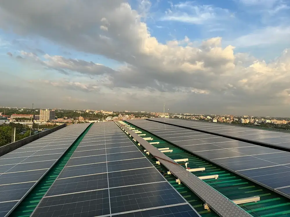 Sistema fotovoltaico em cobertura industrial